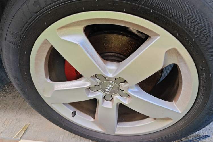 Used Audi Q5 2013 40 TFSI Comfort Edition Right Front Wheel Hub