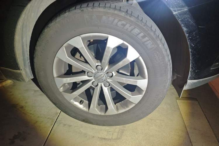 Used Audi Q5 2013 40 TFSI Technology Edition Right Front Wheel Hub