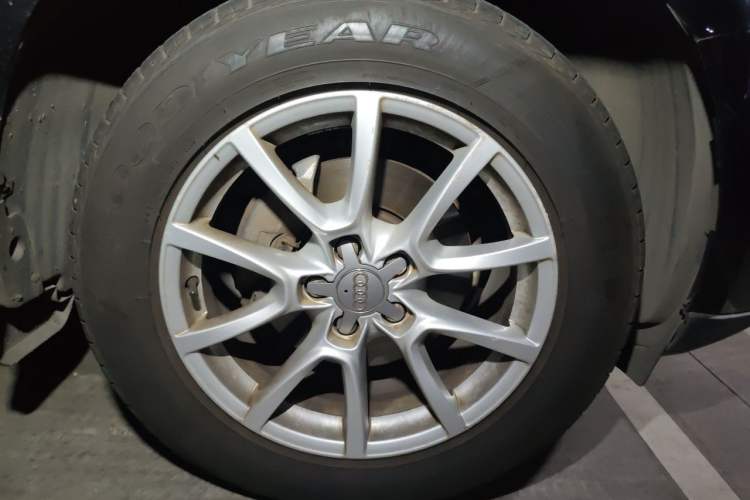 Used Audi Q5 2013 40 TFSI Ambition Right Front Wheel Hub