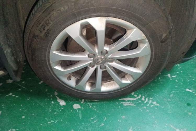 Used Audi Q5 2013 40 TFSI Technology Edition Right Front Wheel Hub