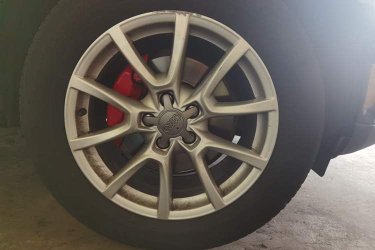 Used Audi Q5 2013 40 TFSI Ambition Right Front Wheel Hub