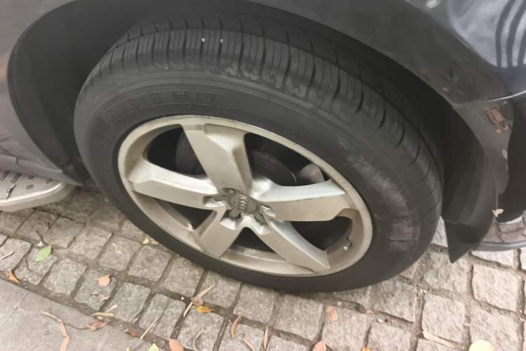 Used Audi Q5 2013 40 TFSI Comfort Edition Right Front Wheel Hub
