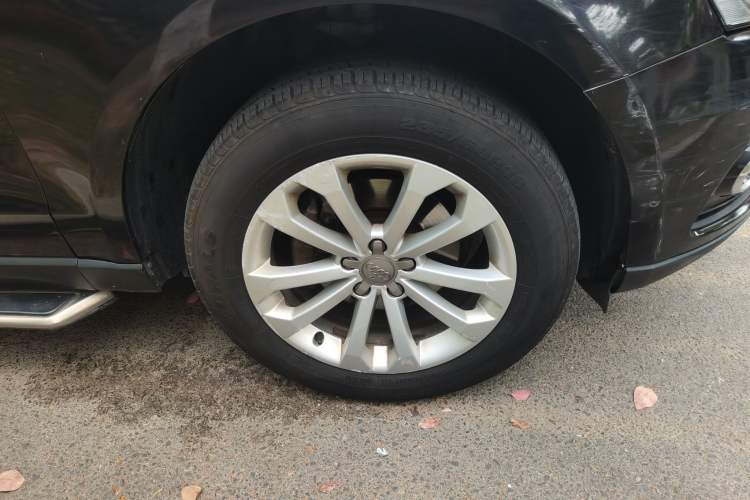 Used Audi Q5 2013 40 TFSI Technology Edition Right Front Wheel Hub