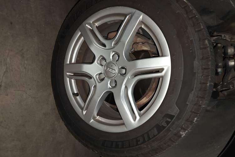 Used Audi Q5 2013 40 TFSI Technology Edition Right Front Wheel Hub