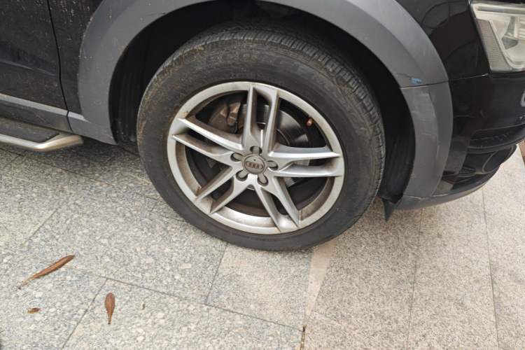 Used Audi Q5 2013 40 TFSI Luxury Model Right Front Wheel Hub