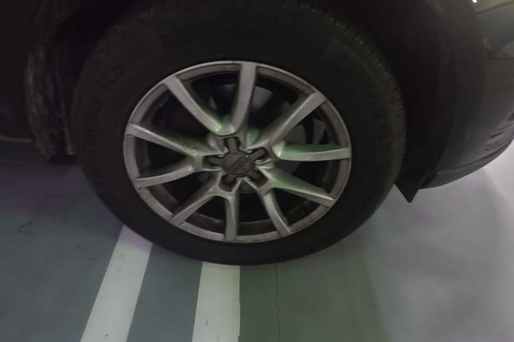 Used Audi Q5 2013 40 TFSI Ambition Right Front Wheel Hub