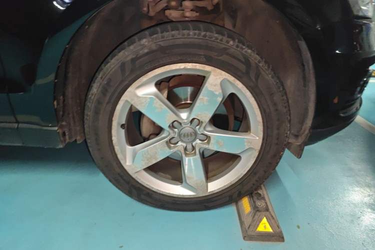 Used Audi Q5 2013 40 TFSI Ambition Right Front Wheel Hub