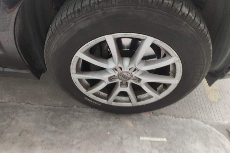 Used Audi Q5 2013 40 TFSI Ambition Right Front Wheel Hub