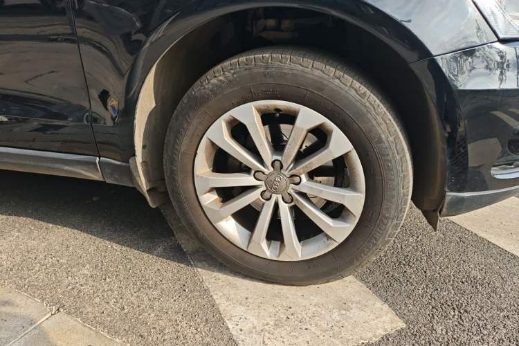 Used Audi Q5 2013 40 TFSI Technology Edition Right Front Wheel Hub