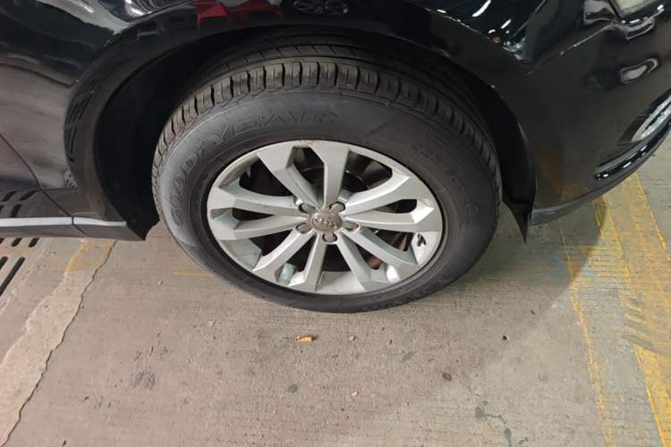 Used Audi Q5 2013 40 TFSI Ambition Right Front Wheel Hub