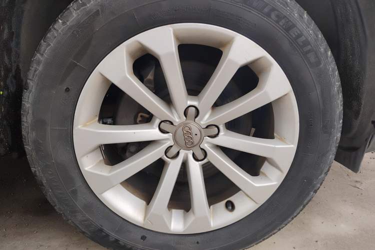 Used Audi Q5 2013 40 TFSI Technology Edition Right Front Wheel Hub