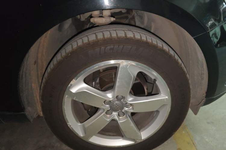 Used Audi Q5 2013 40 TFSI Comfort Edition Right Front Wheel Hub