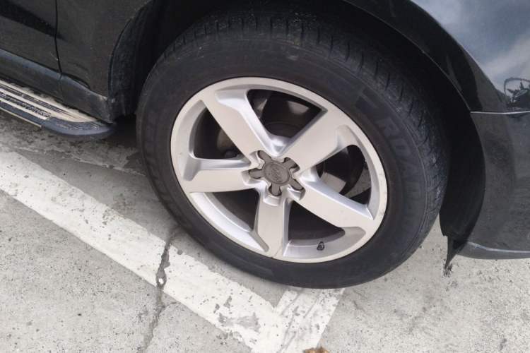 Used Audi Q5 2013 40 TFSI Comfort Edition Right Front Wheel Hub
