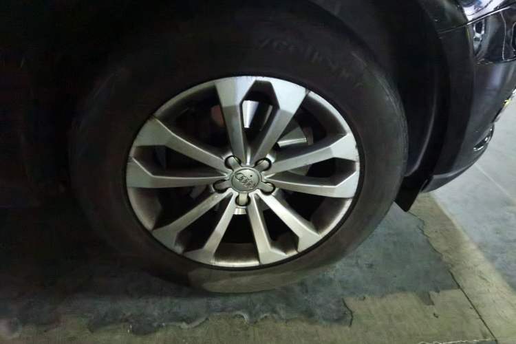 Used Audi Q5 2013 40 TFSI Ambition Right Front Wheel Hub
