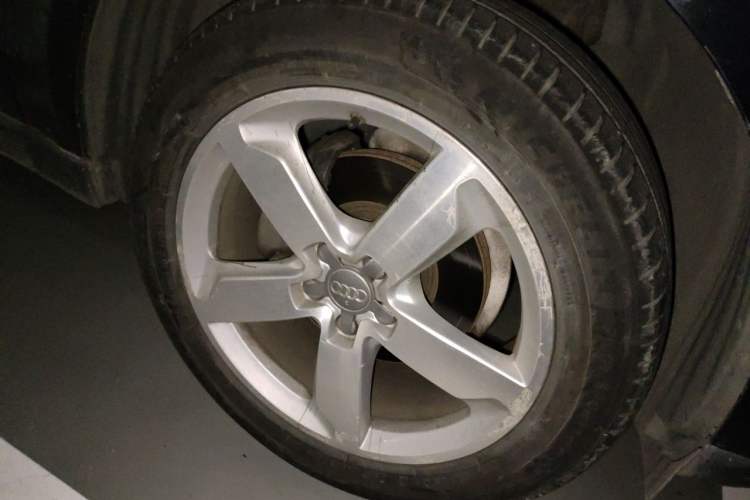 Used Audi Q5 2013 40 TFSI Comfort Edition Right Front Wheel Hub