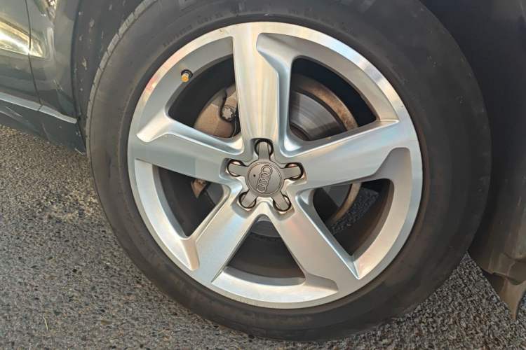 Used Audi Q5 2013 40 TFSI Comfort Edition Right Front Wheel Hub