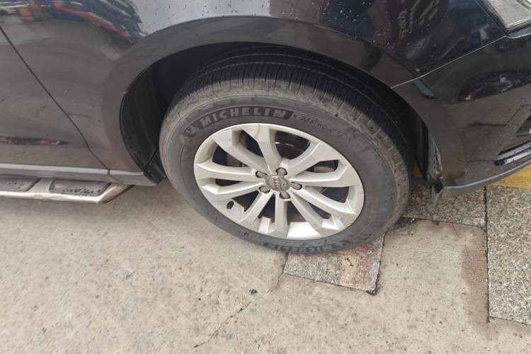 Used Audi Q5 2013 40 TFSI Technology Edition Right Front Wheel Hub