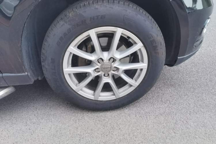 Used Audi Q5 2013 40 TFSI Ambition Right Front Wheel Hub