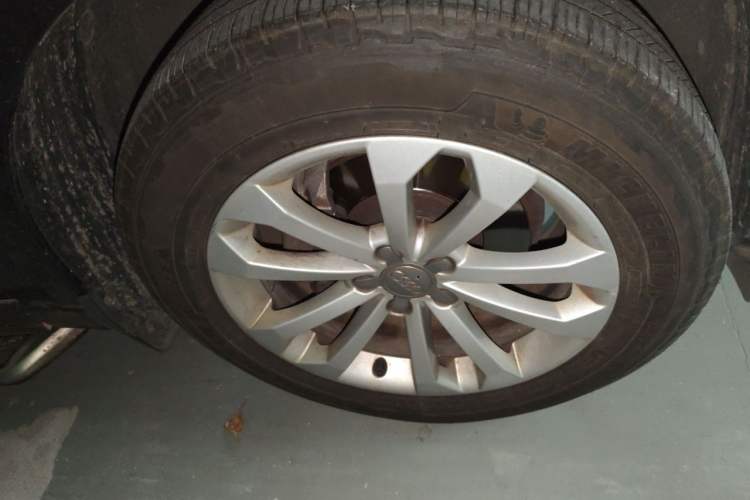 Used Audi Q5 2013 40 TFSI Technology Edition Right Front Wheel Hub