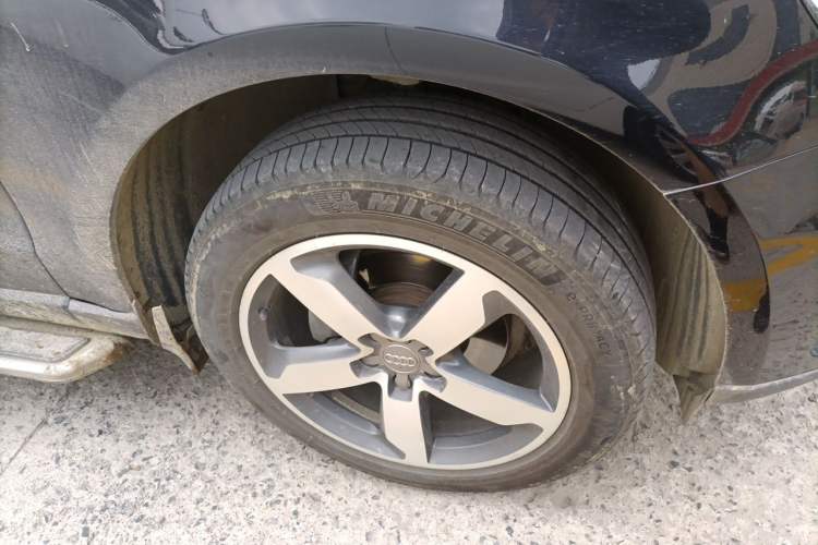 Used Audi Q5 2013 40 TFSI Comfort Edition Right Front Wheel Hub