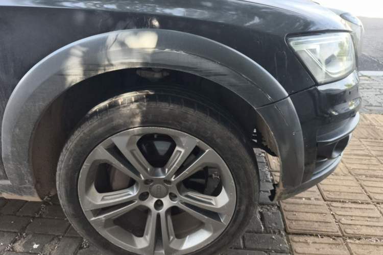Used Audi Q5 2013 45 TFSI quattro off-road version Right Front Wheel Hub