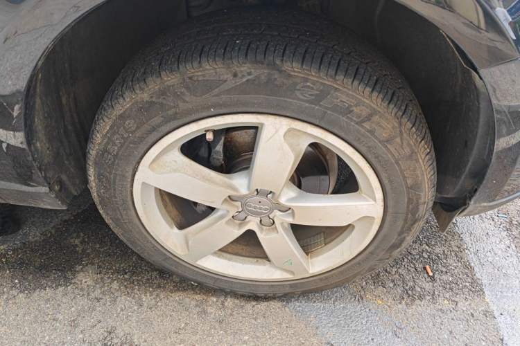 Used Audi Q5 2013 40 TFSI Comfort Edition Right Front Wheel Hub