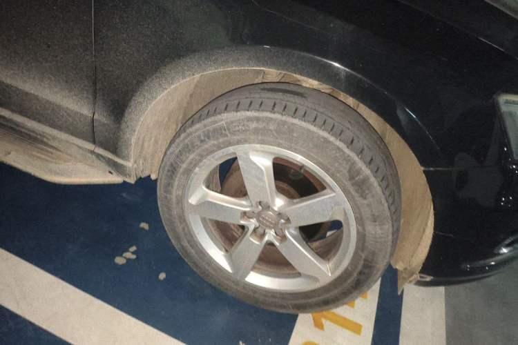 Used Audi Q5 2013 40 TFSI Comfort Edition Right Front Wheel Hub