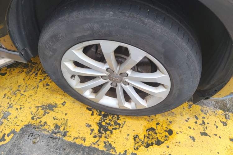 Used Audi Q5 2013 40 TFSI Technology Edition Right Front Wheel Hub