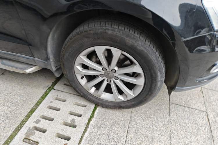 Used Audi Q5 2013 40 TFSI Technology Edition Right Front Wheel Hub