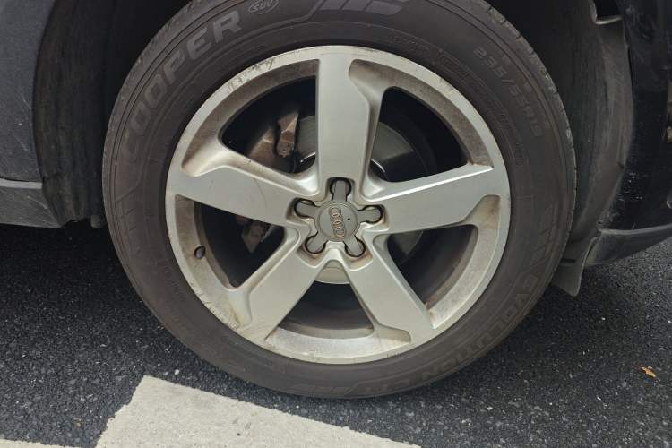 Used Audi Q5 2013 40 TFSI Comfort Edition Right Front Wheel Hub