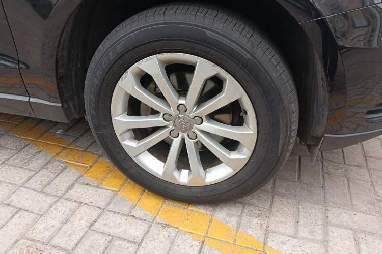 Used Audi Q5 2013 40 TFSI Technology Edition Right Front Wheel Hub