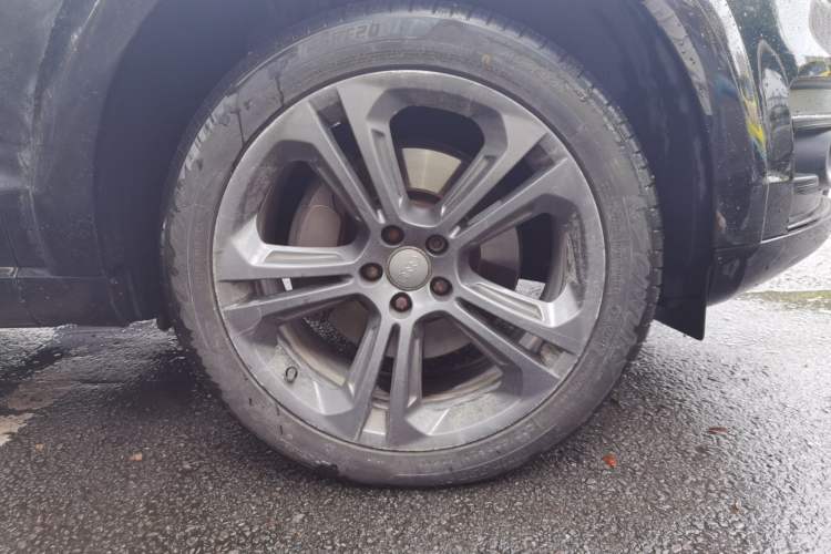 Used Audi Q5 2013 45 TFSI quattro off-road version Right Front Wheel Hub
