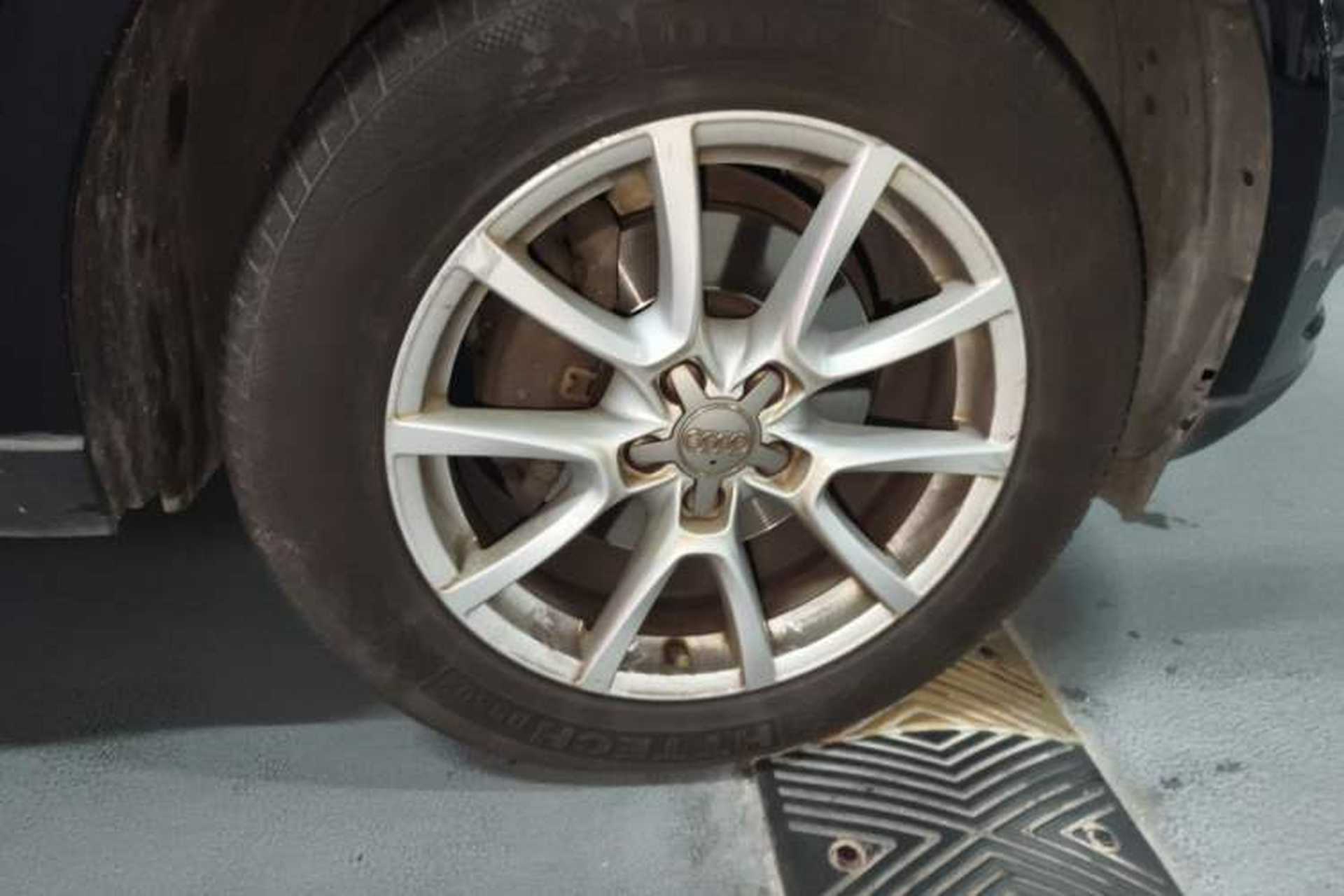 Used Audi Q5 2013 40 TFSI Ambition Right Front Wheel Hub