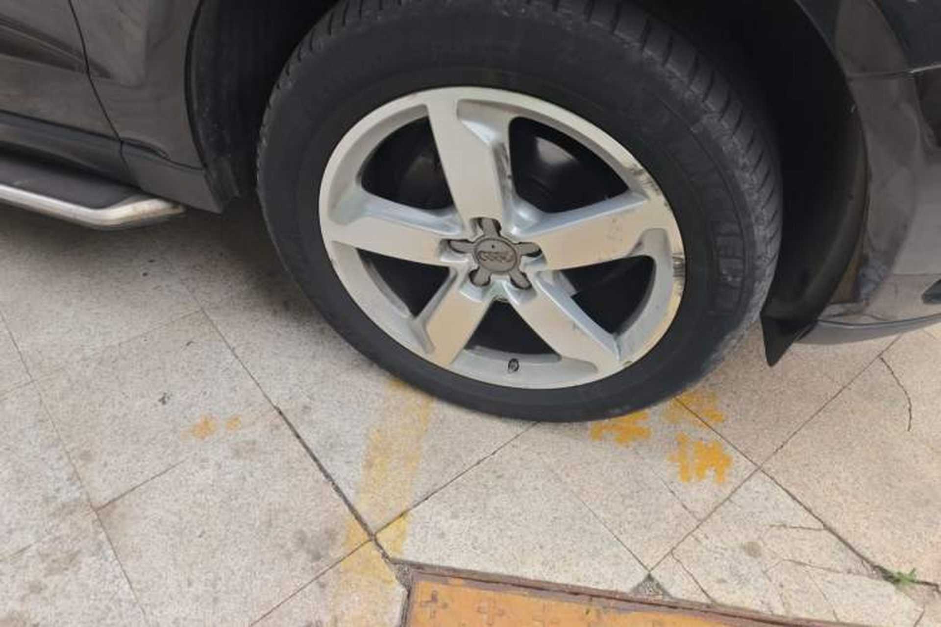 Used Audi Q5 2013 40 TFSI Comfort Edition Right Front Wheel Hub