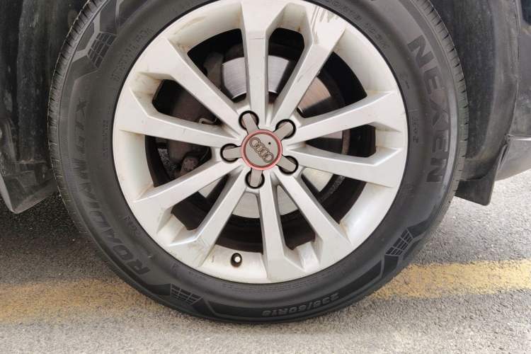 Used Audi Q5 2013 40 TFSI Technology Edition Right Front Wheel Hub