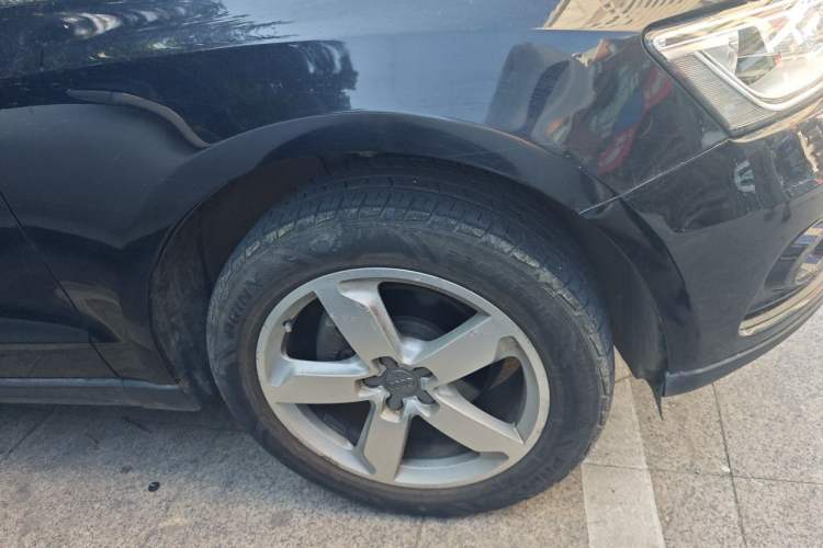 Used Audi Q5 2013 40 TFSI Comfort Edition Right Front Wheel Hub