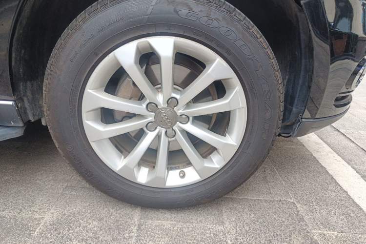 Used Audi Q5 2013 40 TFSI Technology Edition Right Front Wheel Hub