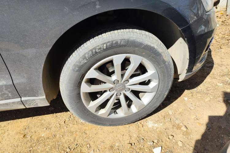 Used Audi Q5 2013 40 TFSI Technology Edition Right Front Wheel Hub