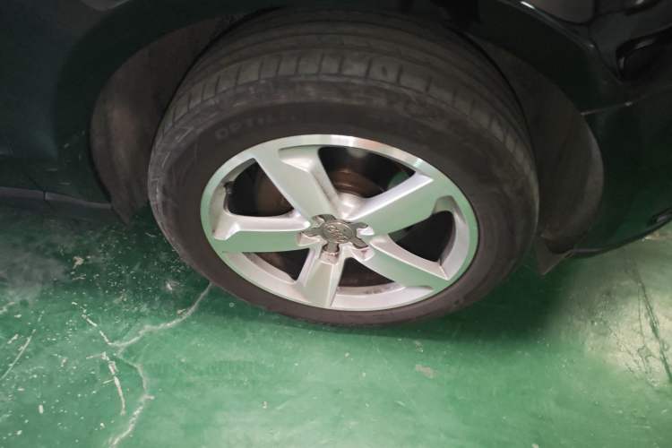 Used Audi Q5 2013 40 TFSI Comfort Edition Right Front Wheel Hub