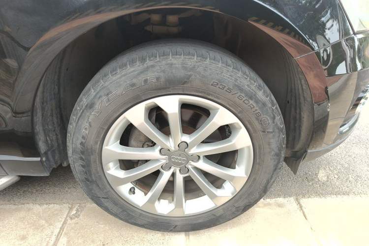 Used Audi Q5 2013 40 TFSI Technology Edition Right Front Wheel Hub