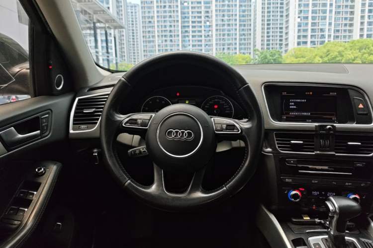 Used Audi Q5 2013 45 TFSI quattro Sport Edition Steering Wheel
