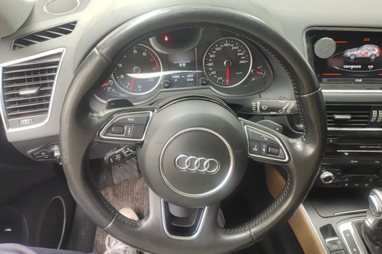 Used Audi Q5 2013 45 TFSI quattro off-road version Steering Wheel
