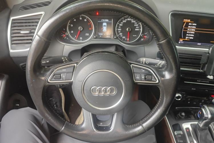 Used Audi Q5 2013 40 TFSI Comfort Edition Steering Wheel