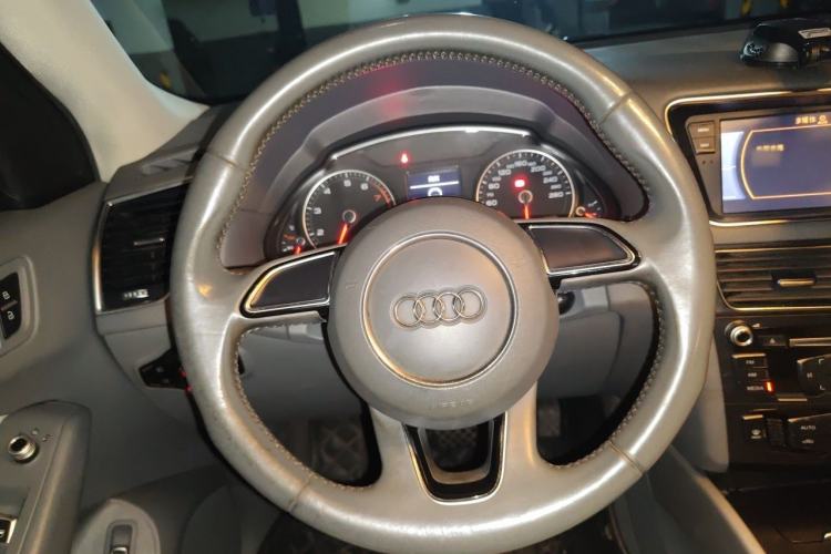 Used Audi Q5 2013 40 TFSI Ambition Steering Wheel