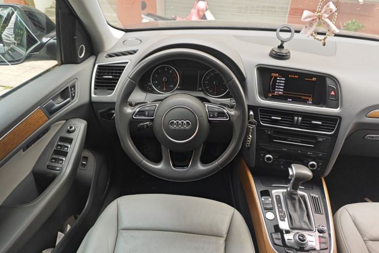 Used Audi Q5 2013 40 TFSI Luxury Model Steering Wheel