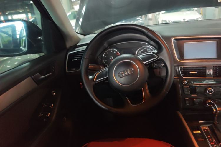 Used Audi Q5 2013 40 TFSI Ambition Steering Wheel