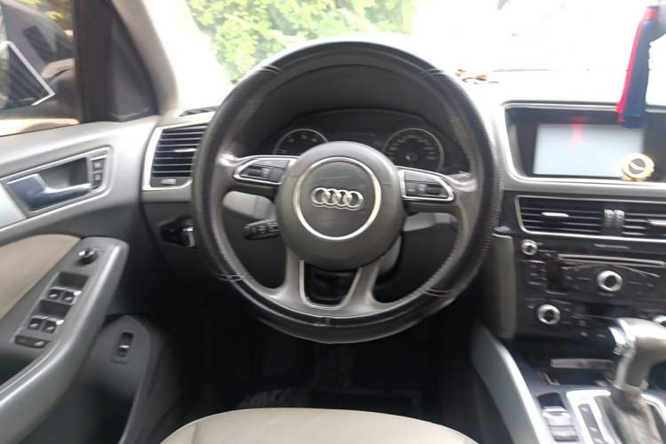 Used Audi Q5 2013 40 TFSI Technology Edition Steering Wheel