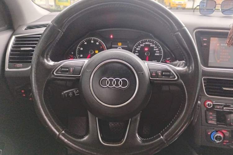 Used Audi Q5 2013 40 TFSI Technology Edition Steering Wheel