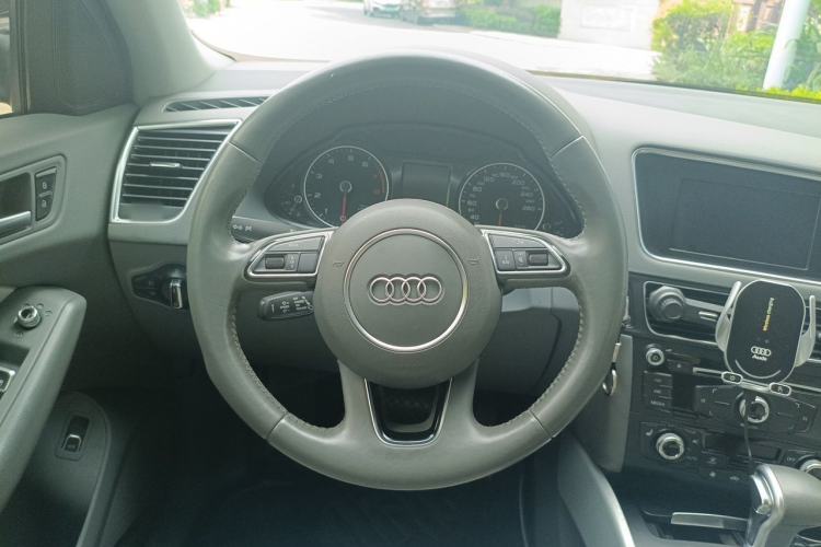 Used Audi Q5 2013 40 TFSI Technology Edition Steering Wheel