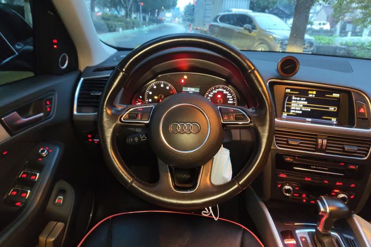Used Audi Q5 2013 45 TFSI quattro Sport Edition Steering Wheel